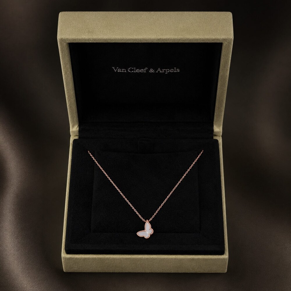 Van Cleef & Arpels Elegant Signature Necklace Style 10 | New with Box - Picture 7 of 9